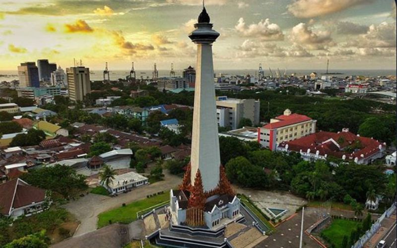 Monumen Mandala merupakan salah satu landmark bersejarah di Kota Makassar. Monumen ini dibangun untuk mengenang perjuangan pembebasan Irian Barat. Di dalam bangunan terdapat museum yang menyimpan dokumentasi sejarah perjuangan bangsa Indonesia. Monumen Mandala merupakan salah satu landmark bersejarah di Kota Makassar. Monumen ini dibangun untuk mengenang perjuangan pembebasan Irian Barat. Di dalam bangunan terdapat museum yang menyimpan dokumentasi sejarah perjuangan bangsa Indonesia.